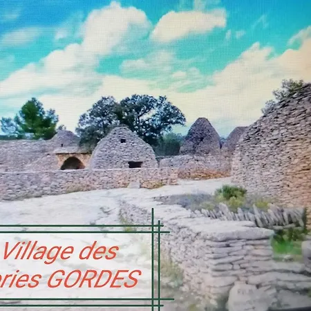 Гостевой дом Nuit Dans La Porte Des Etoiles Glamping En Luberon *