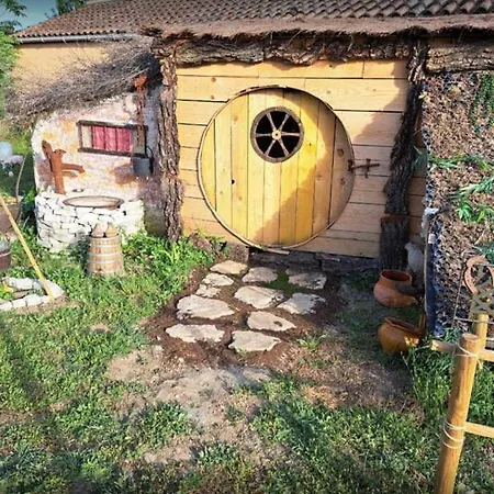 Гостевой дом Nuit Dans La Porte Des Etoiles Glamping En Luberon